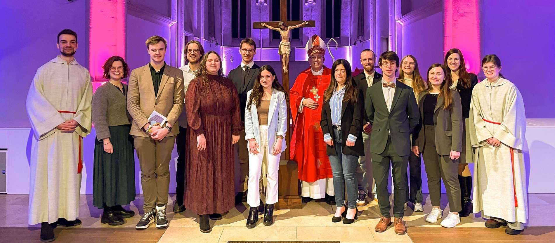 Am 6. Februar haben zehn junge Erwachsene das Sakrament der Firmung in der Jugendkirche Münster empfangen.