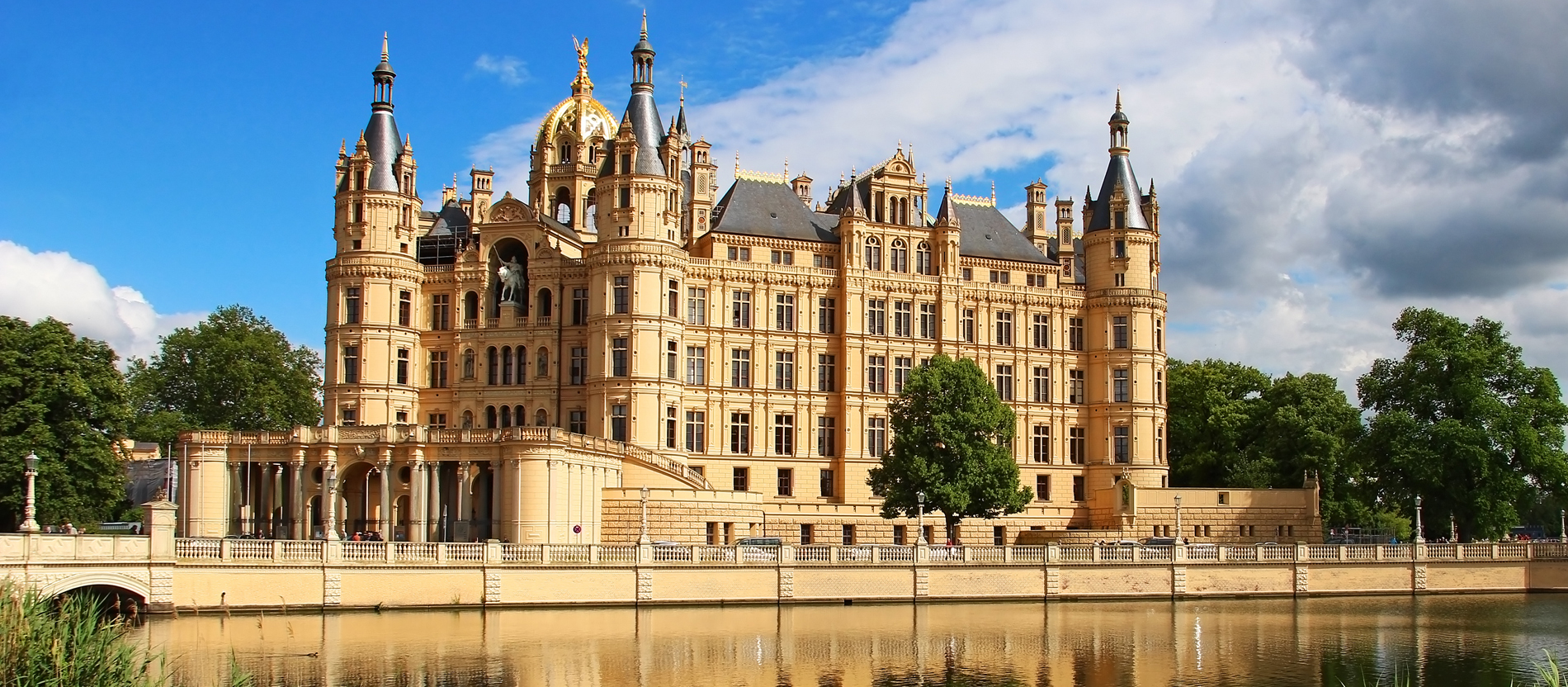 Erzengel Michael kehrt auf das Schweriner Schloss zurück