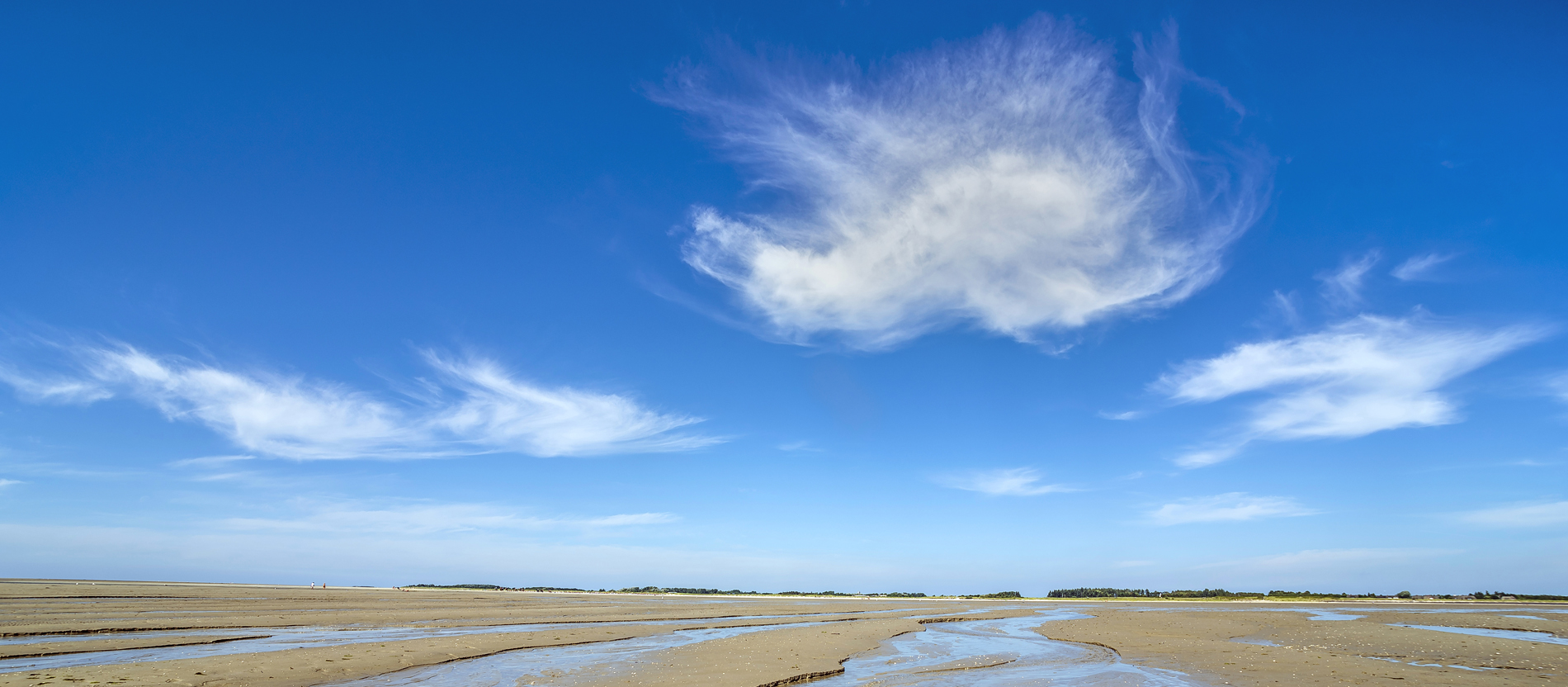 Feine Wölkchen über der Nordsee