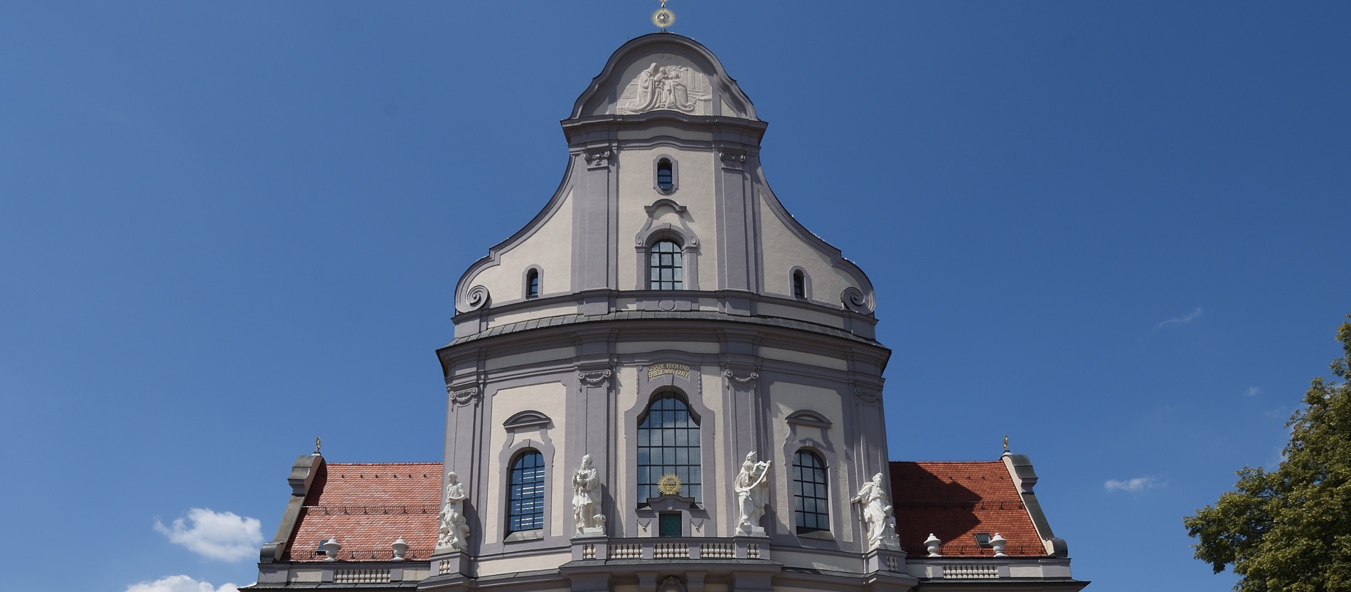 Die Basilika St. Anna in Altötting wurde Anfang des 20. Jahrhunderts wegen des zunehmenden Pilgerstroms errichtet.