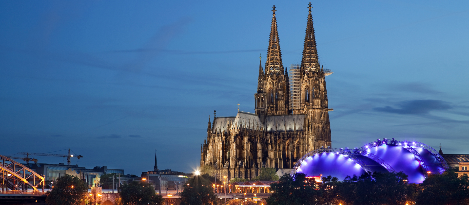 Der Kölner Dom bei Nacht.