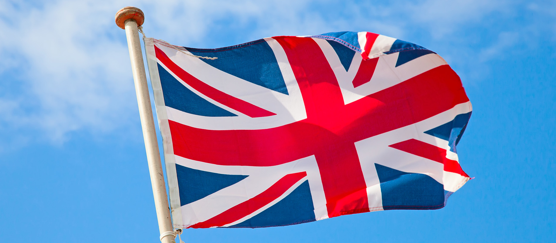 Eine britische Flagge weht im Wind