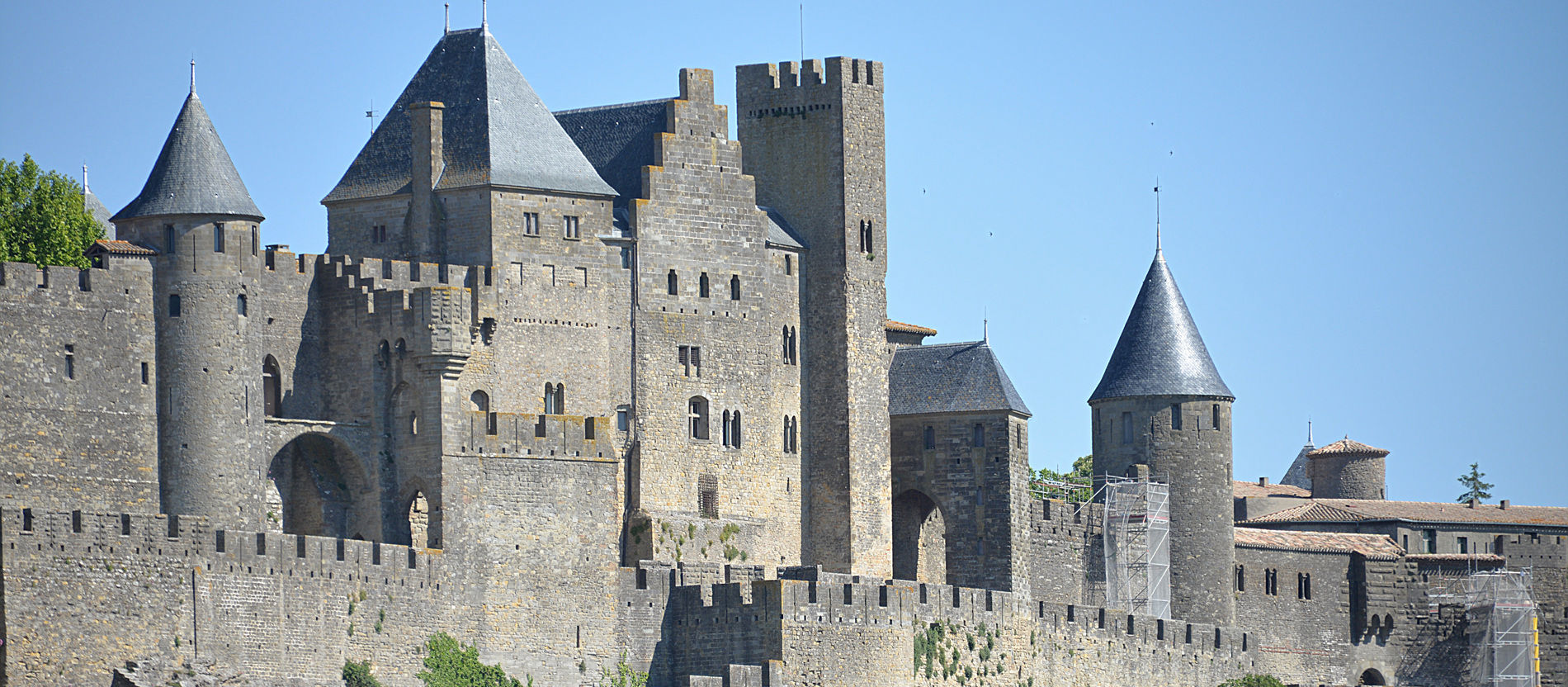 Nordwestansicht der Festung von Carcassonne in Frankreich.