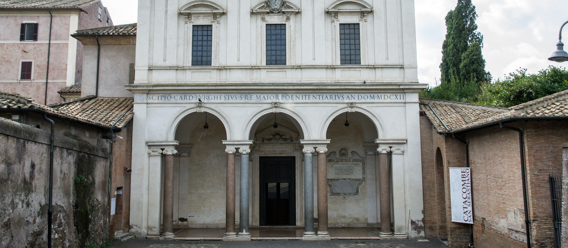 Die Reliquien liegen in San Sebastiano fuori le mura, einer der sieben römischen Pilgerkirchen. Unter der Basilika an der Via Appia Antica befinden sich die Sebastian-Katakomben.