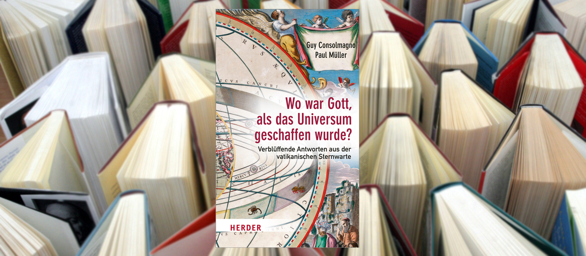 Buchcover vor dem Hintergrund aufgeschlagener Bücher