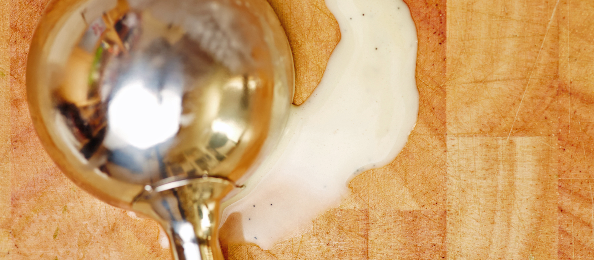 Eisportionierer mit einem Rest geschmolzenem Eis