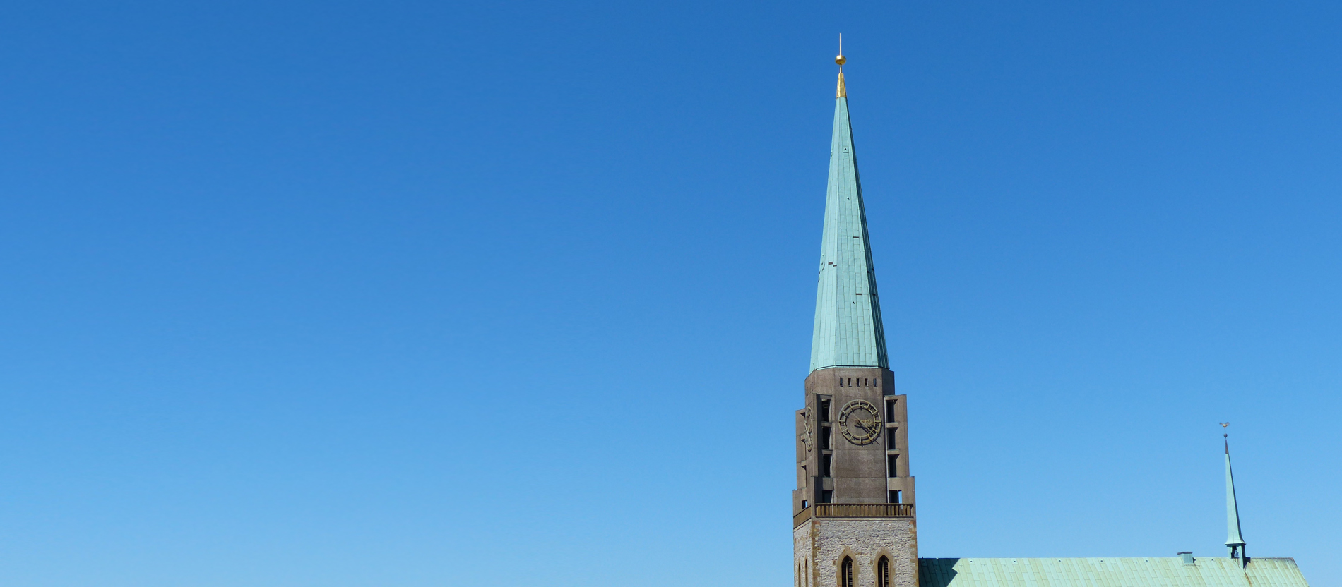 Über Bielefeld lacht sogar der Kirchturm