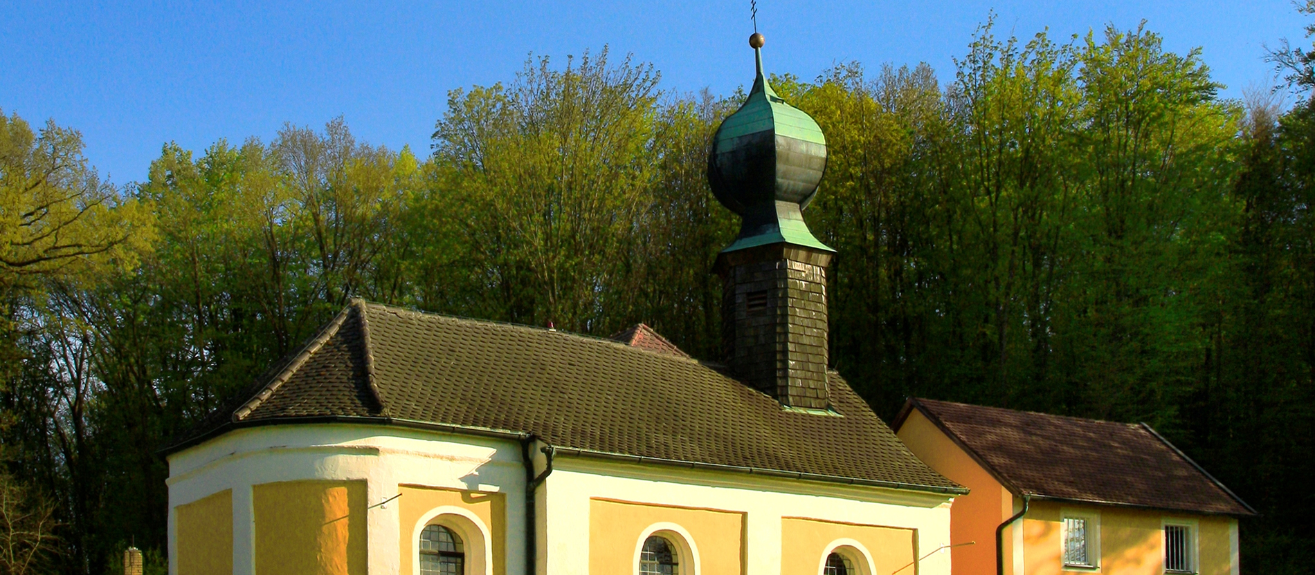 Die Klause mit Wallfahrtskirche von Pfarrer Johannes Schuster.