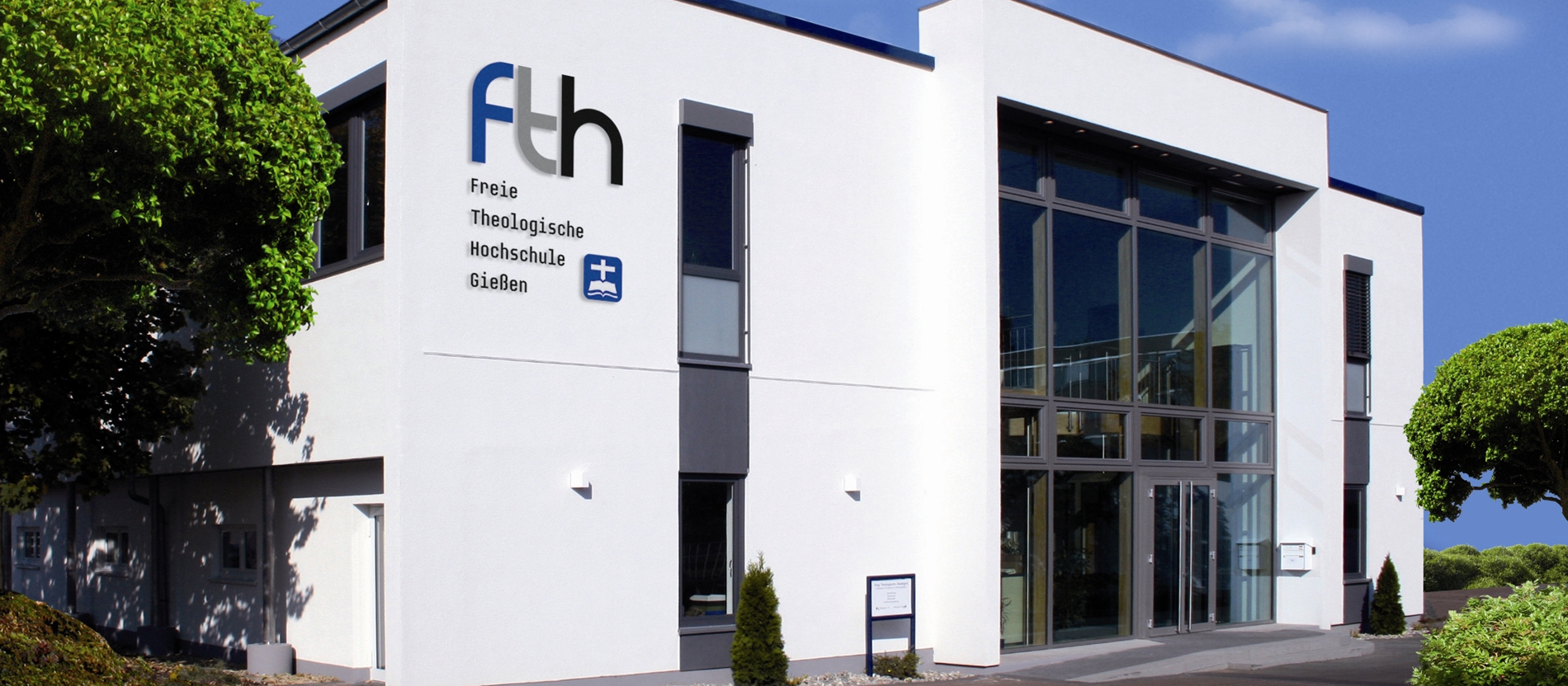 Zum Wintersemester 2017 führt die FTH Gießen eine Stiftungsprofessur für Religionsfreiheit und die Erforschung der Christenverfolgung ein.