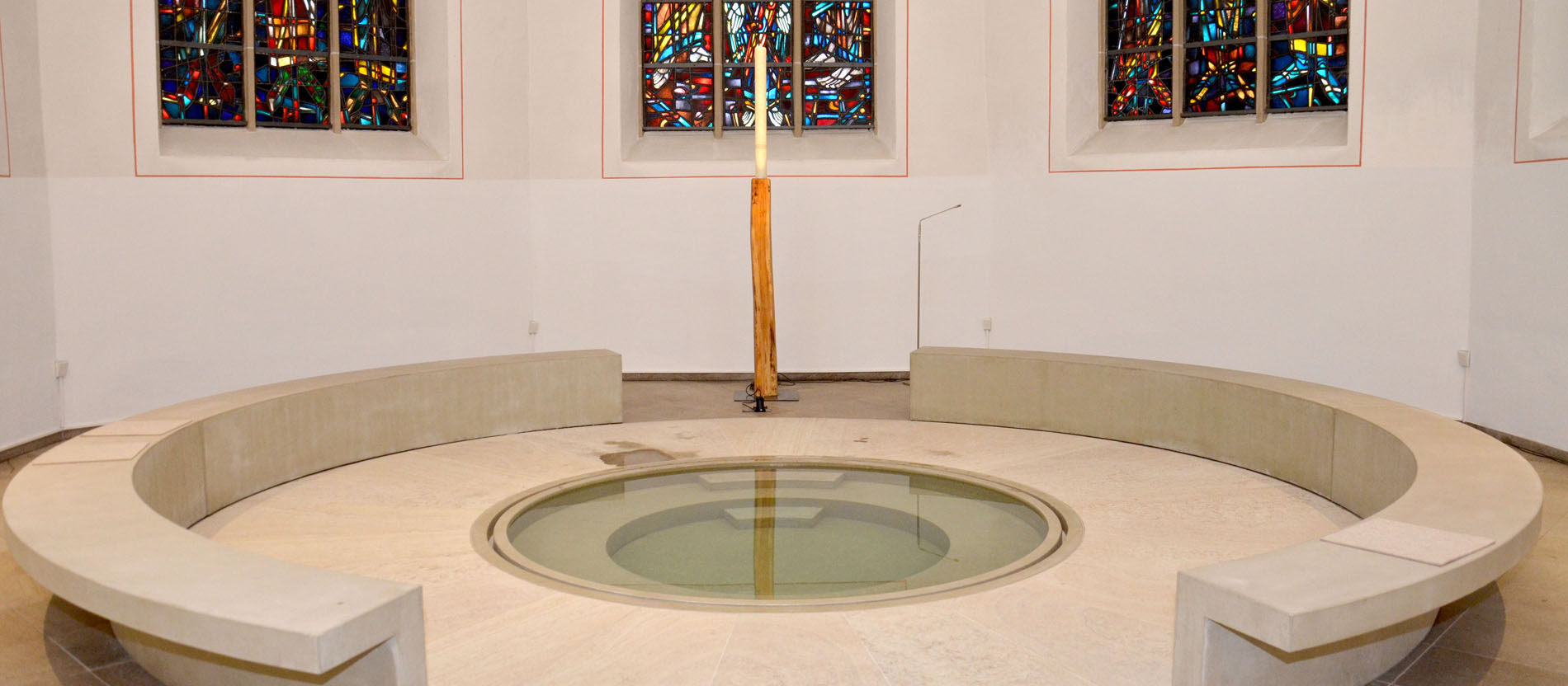 Das Ganzkörpertaufbecken im Chor der ehemaligen Franziskanerkirche St. Agnes in Hamm.