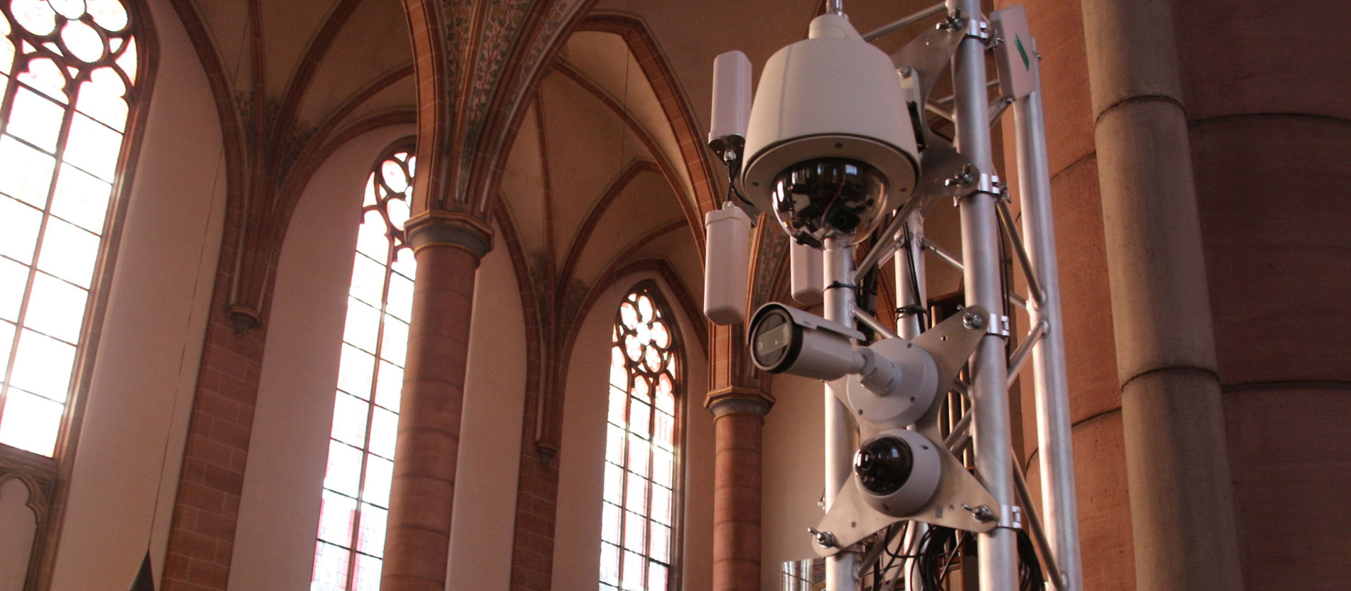 Ein modernes Kamerasystem in einer Kirche