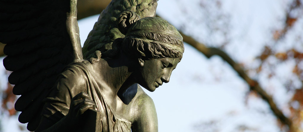 Engeldarstellungen sind sehr vielfältig. Mal erhaben und elegant, wie bei dieser Friedhofsengel...