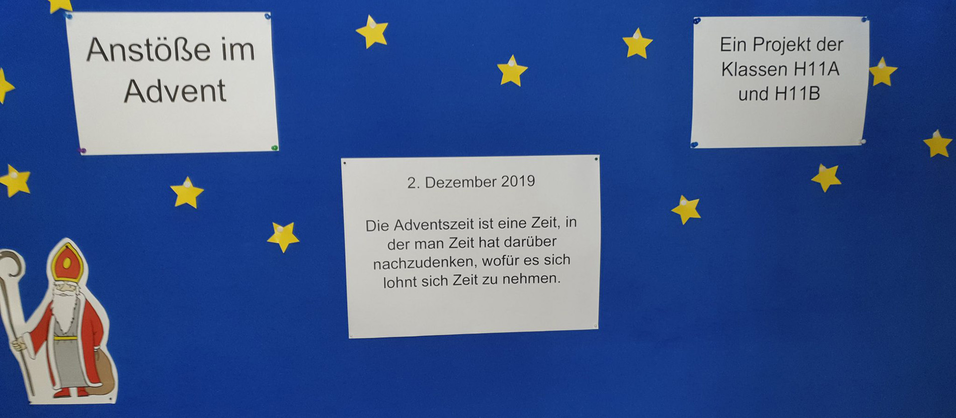 Eine Stellwand mit einem adventlichen Impuls