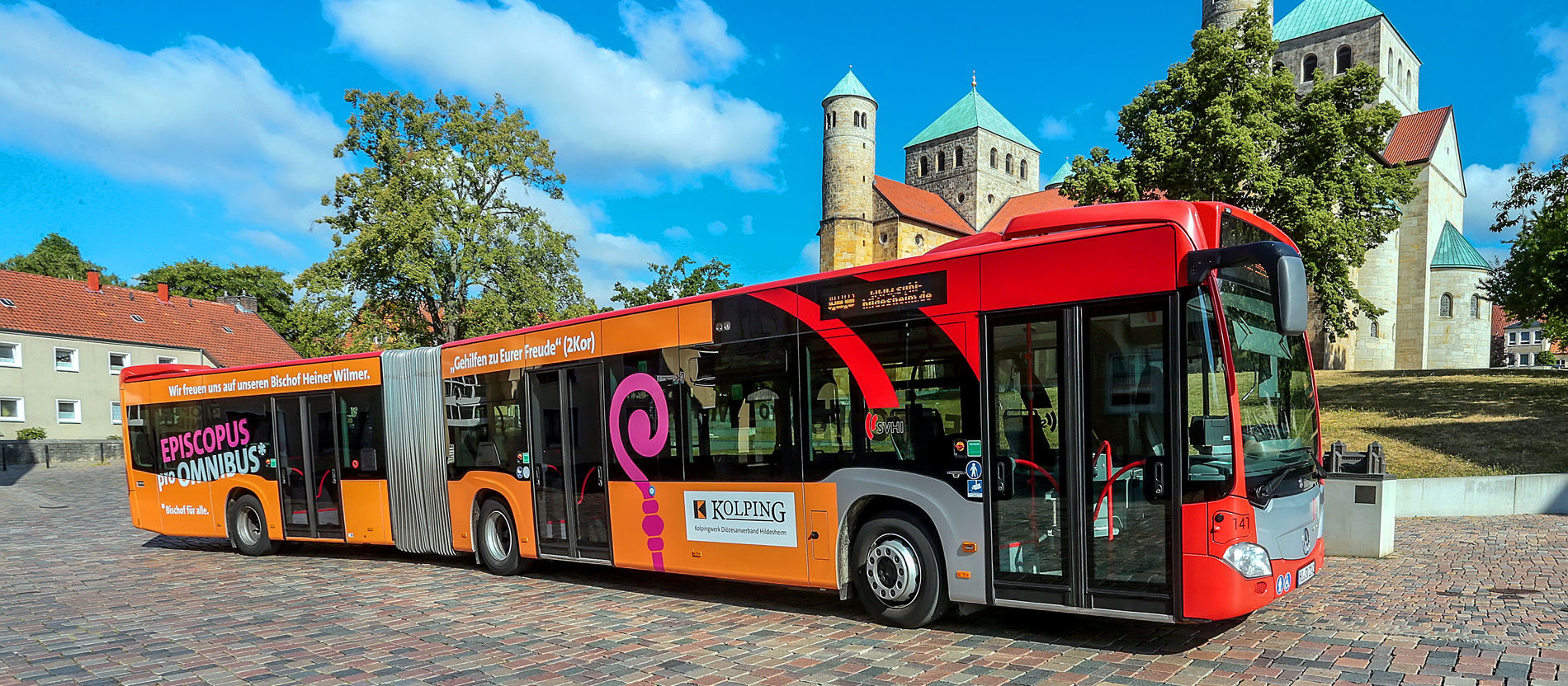 Bus mit Aufschrift 
