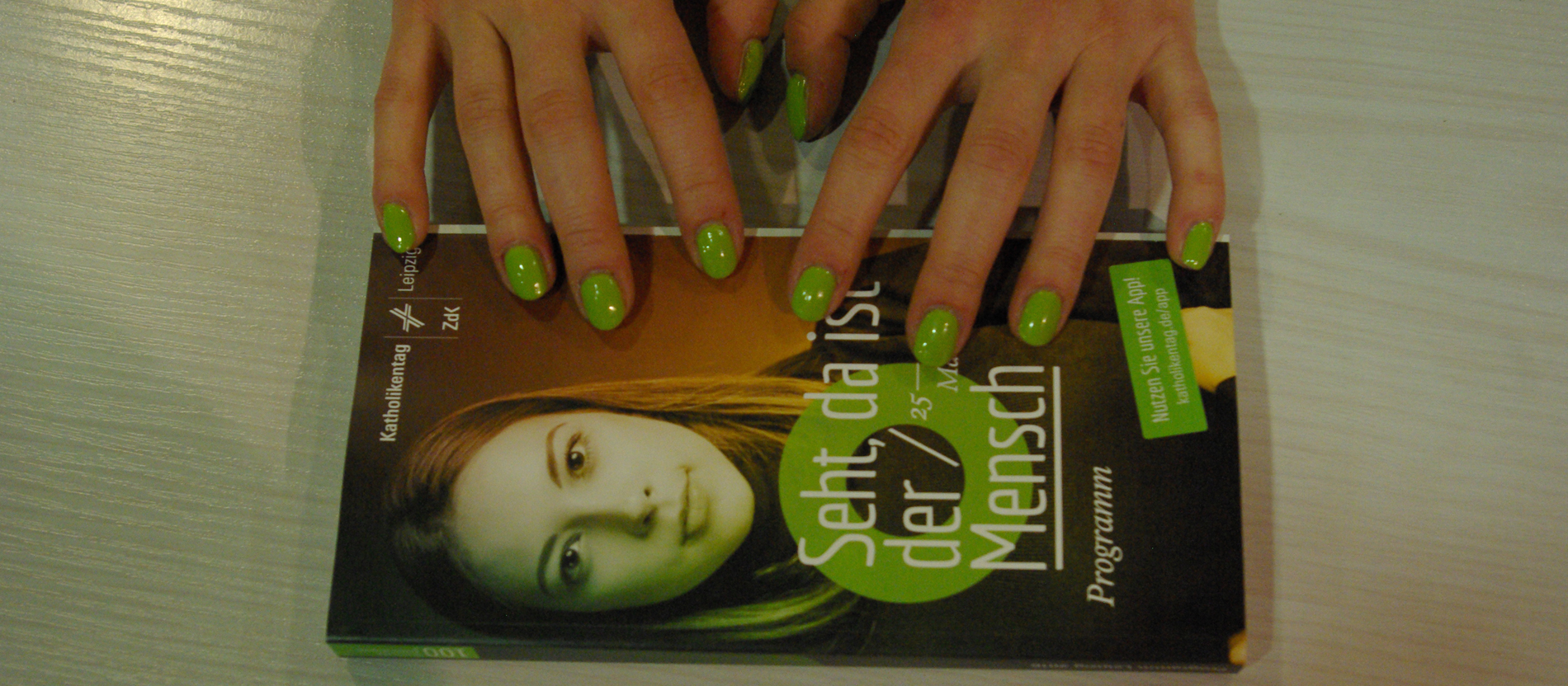 Grüne Fingernägel
