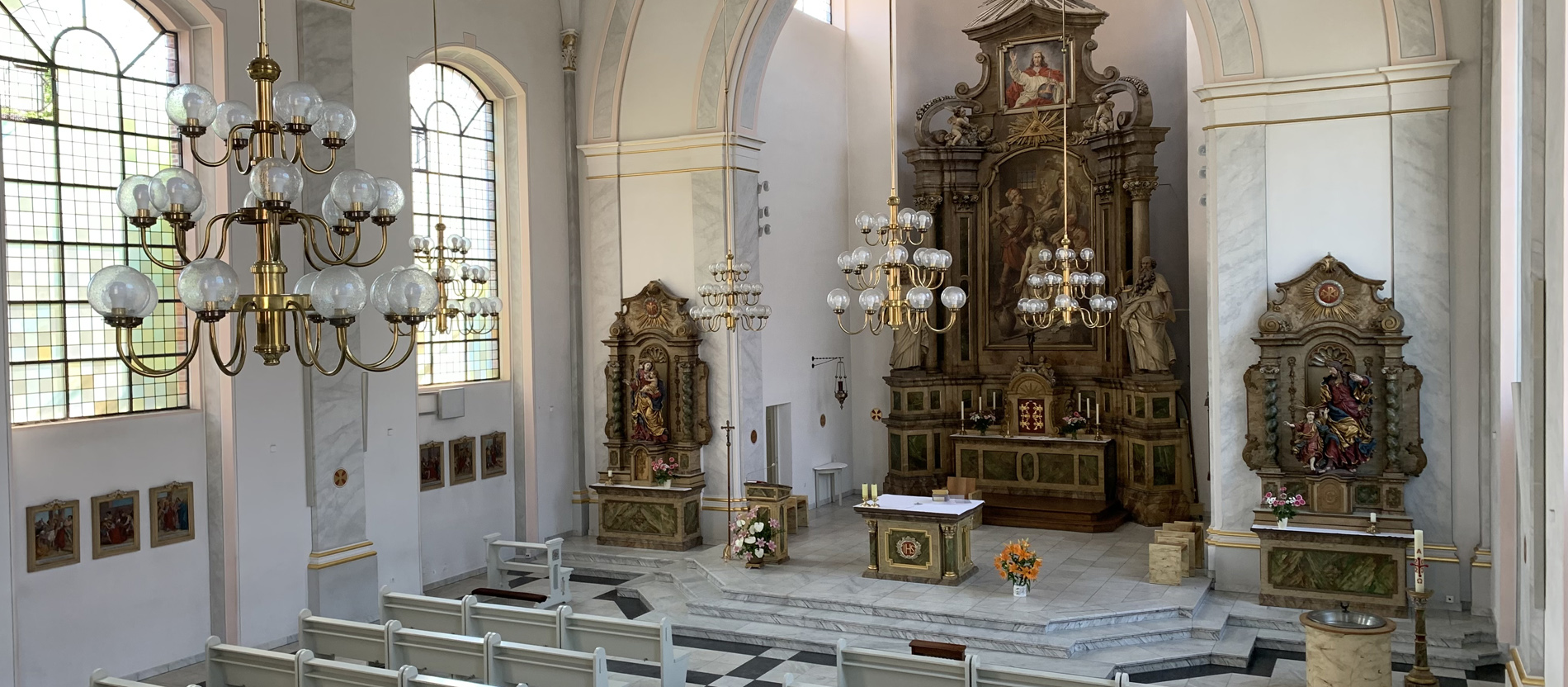 1723 wurde der Bau von St. Joseph vollendet. Der Barockstil lässt sich auch bei einem Blick ins Innere der Kirche erkennen.