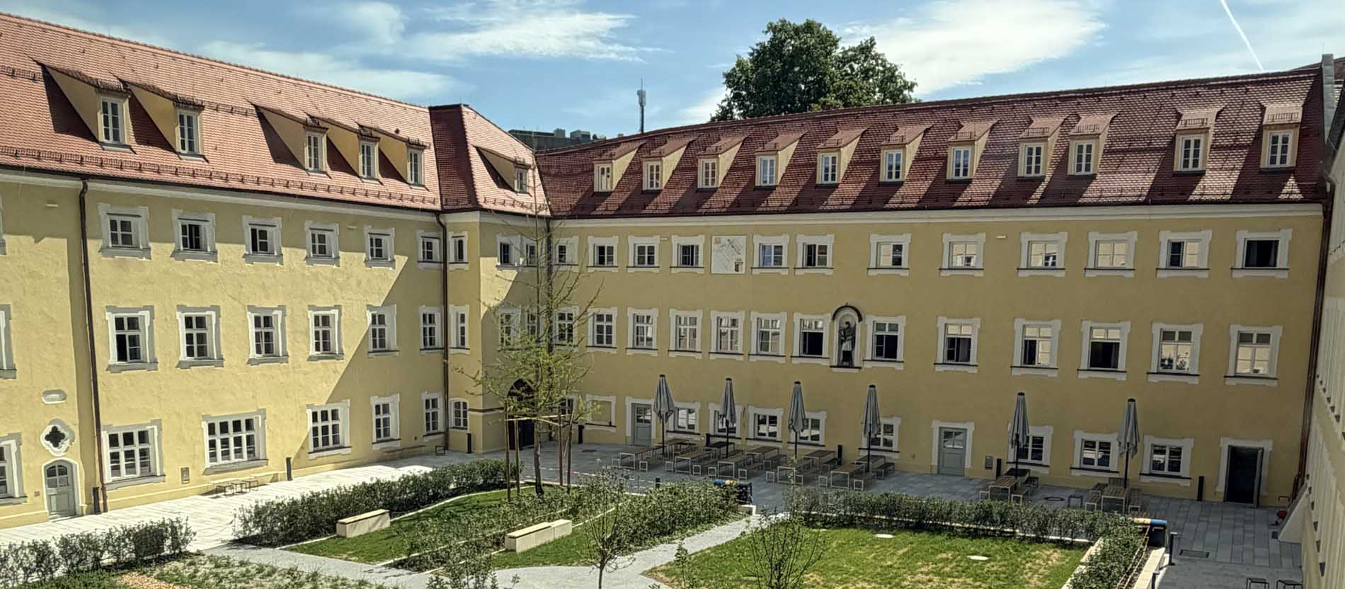 Klosterhof des ehemaligen Ursulinenklosters in Landshut.
