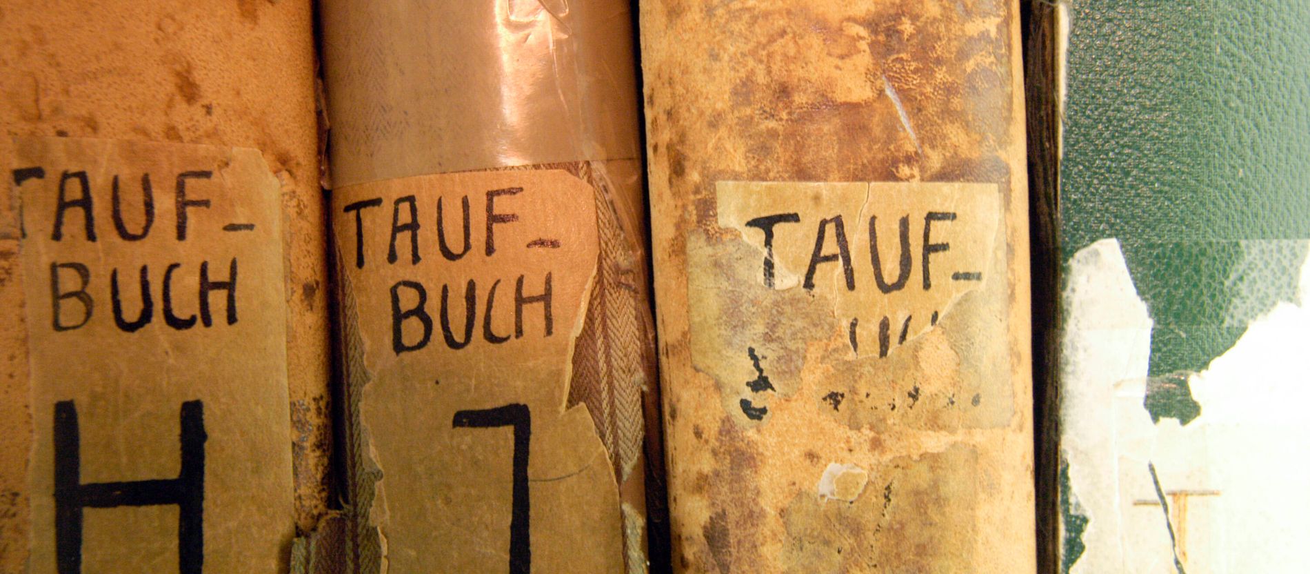 Buchrücken von Taufbüchern