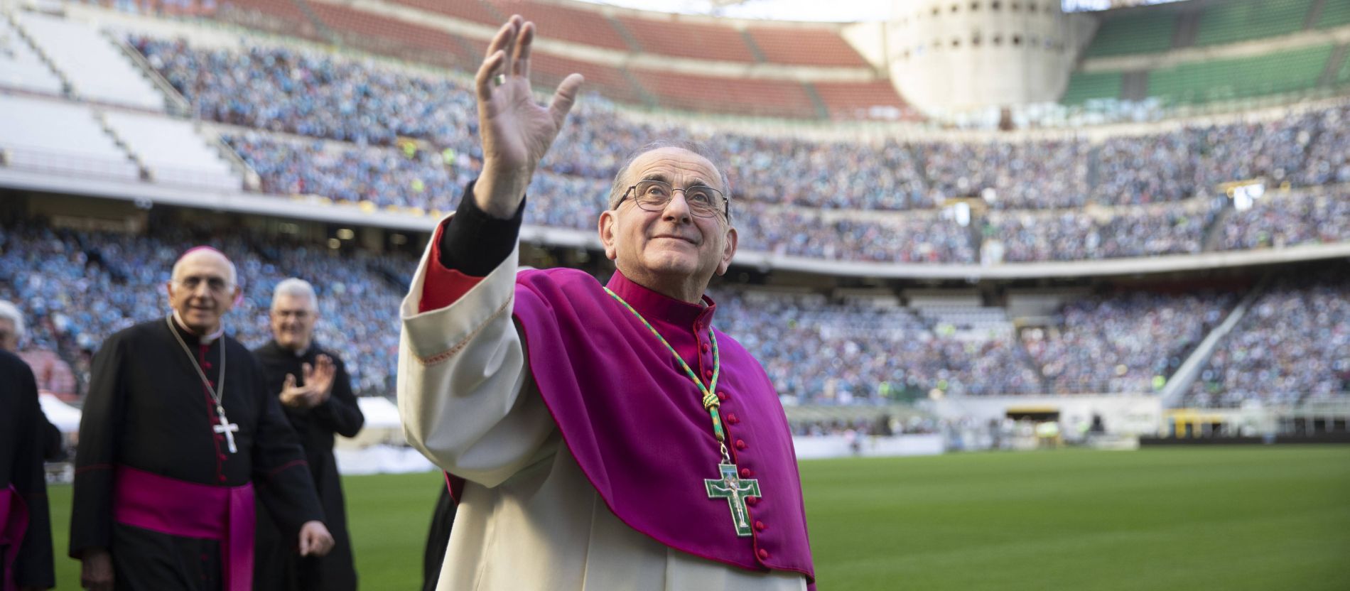 Der Erzbischof von Mailand, Mario Delpini, im Giuseppe-Meazza-Stadion