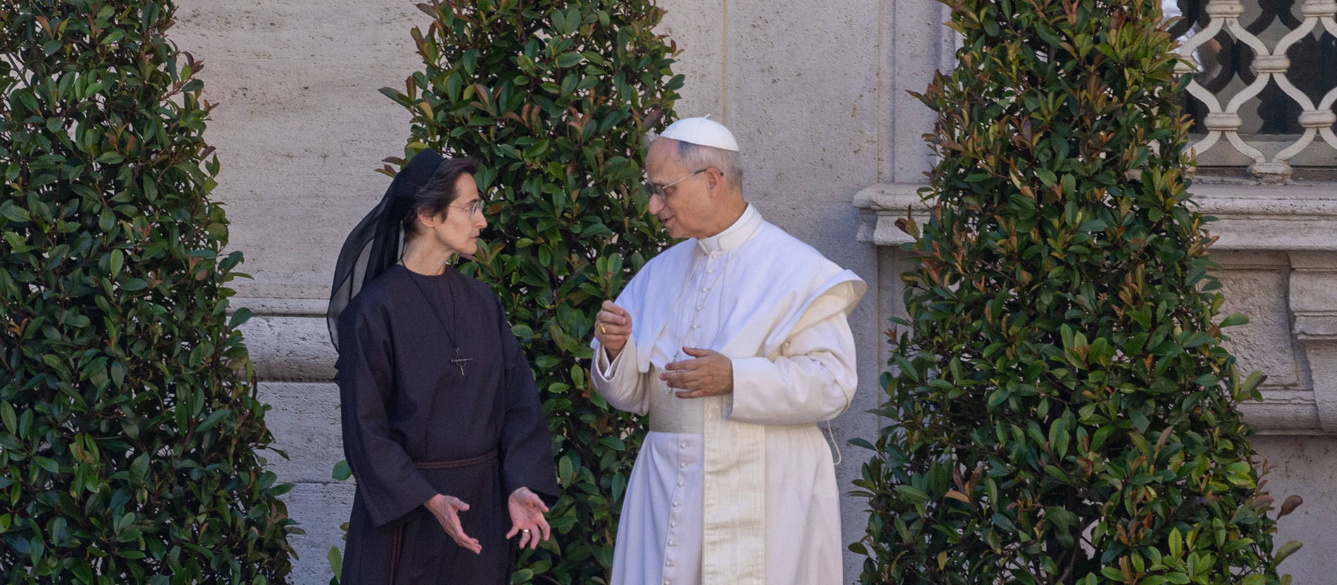 Papst Leo XIV. im Gespräch mit Schwester Raffaela Petrini, der Präsidentin des Governatorats und damit der Regierungschefin des Vatikans.
