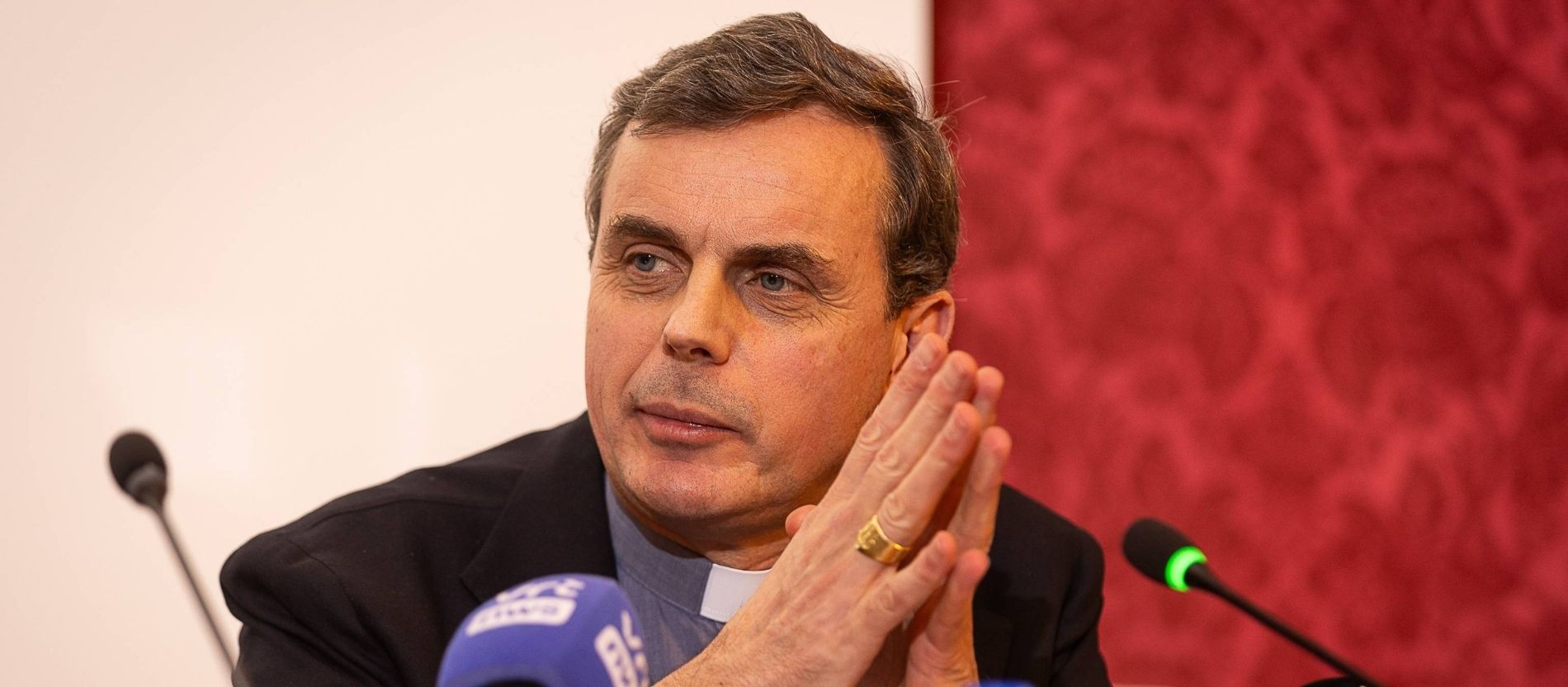 Der Erzbischof von Mechelen-Brüssel, Luc Terlinden, bei einer Pressekonferenz