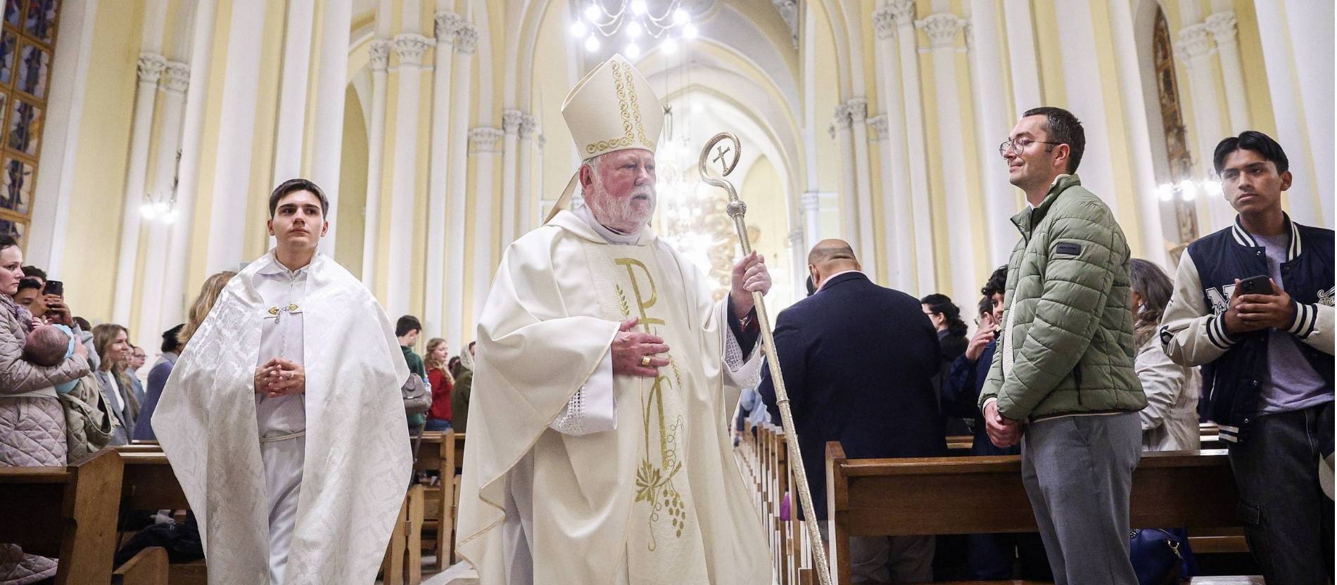 Der vatikanische Außenbeauftragte, Erzbischof Paul Richard Gallagher, bei einem Gottesdienst in Moskau