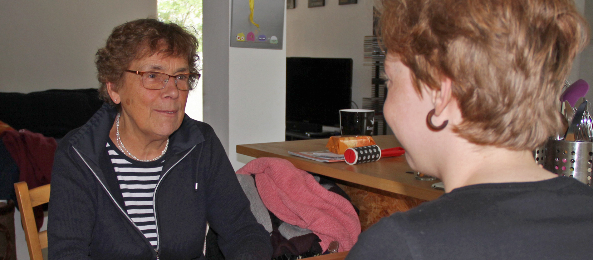 Irmgard und Mirjam Michalek im Gespräch.