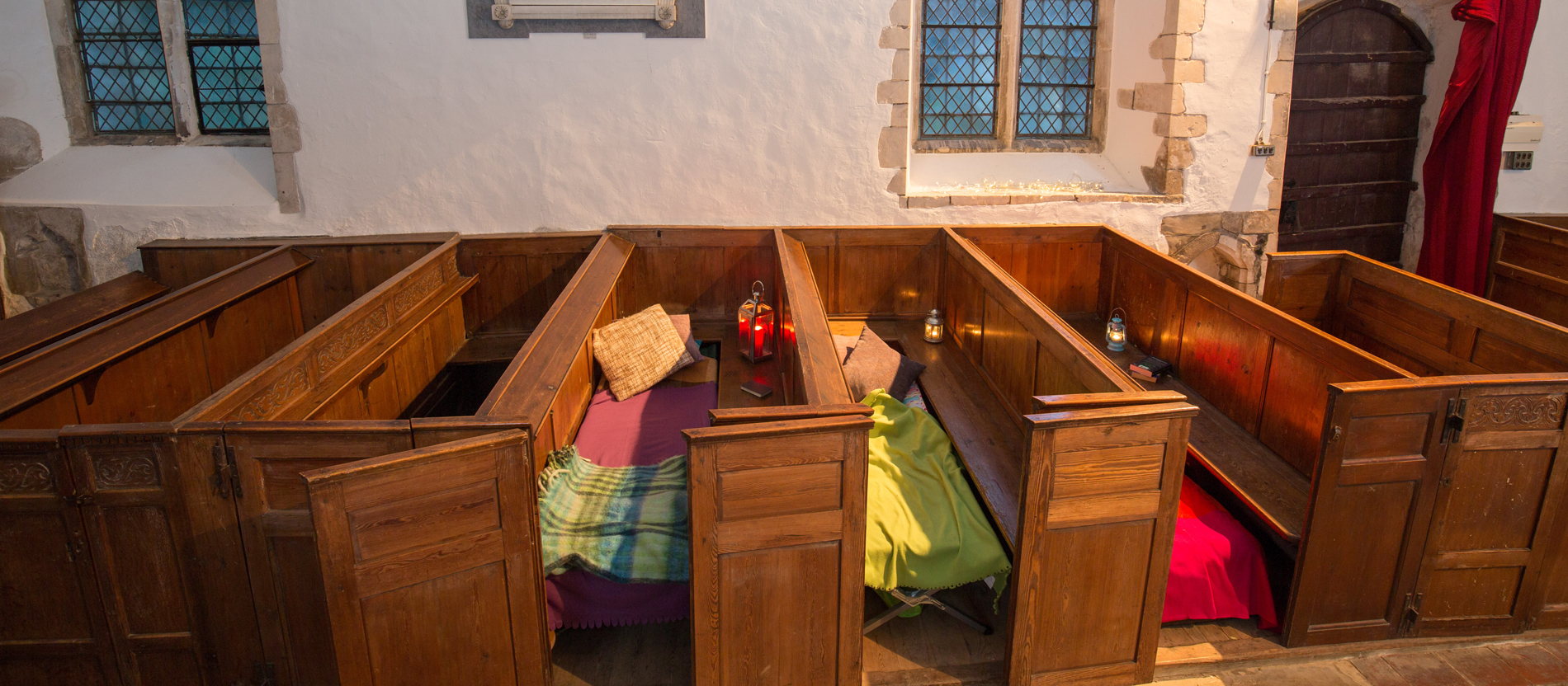 In manchen Kirchen stehen einfach Feldbetten für die Gäste bereit. In der Kirche St. Mary the Virgin in Fordwich hat man eine andere Lösung gefunden.