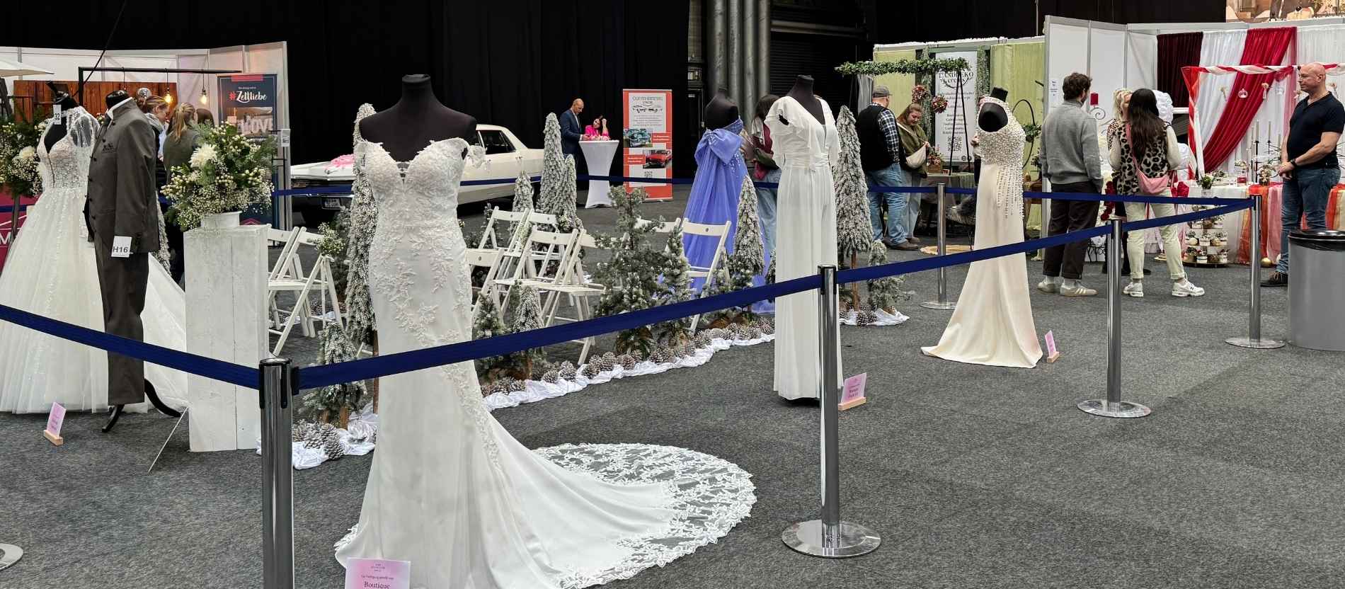 Kleider, Limousinen, Dekorationen – all das gibt es bei Hochzeitsmessen. 