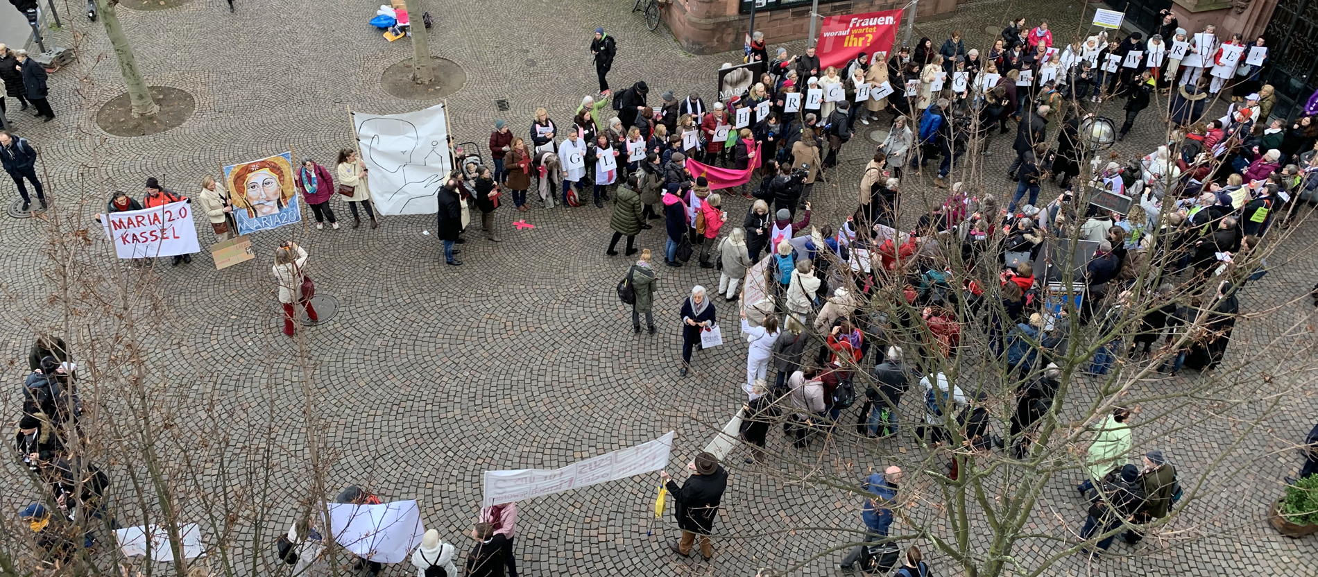 Katholische Frauen sammeln 130.000 Unterschriften für Kirchenreformen
