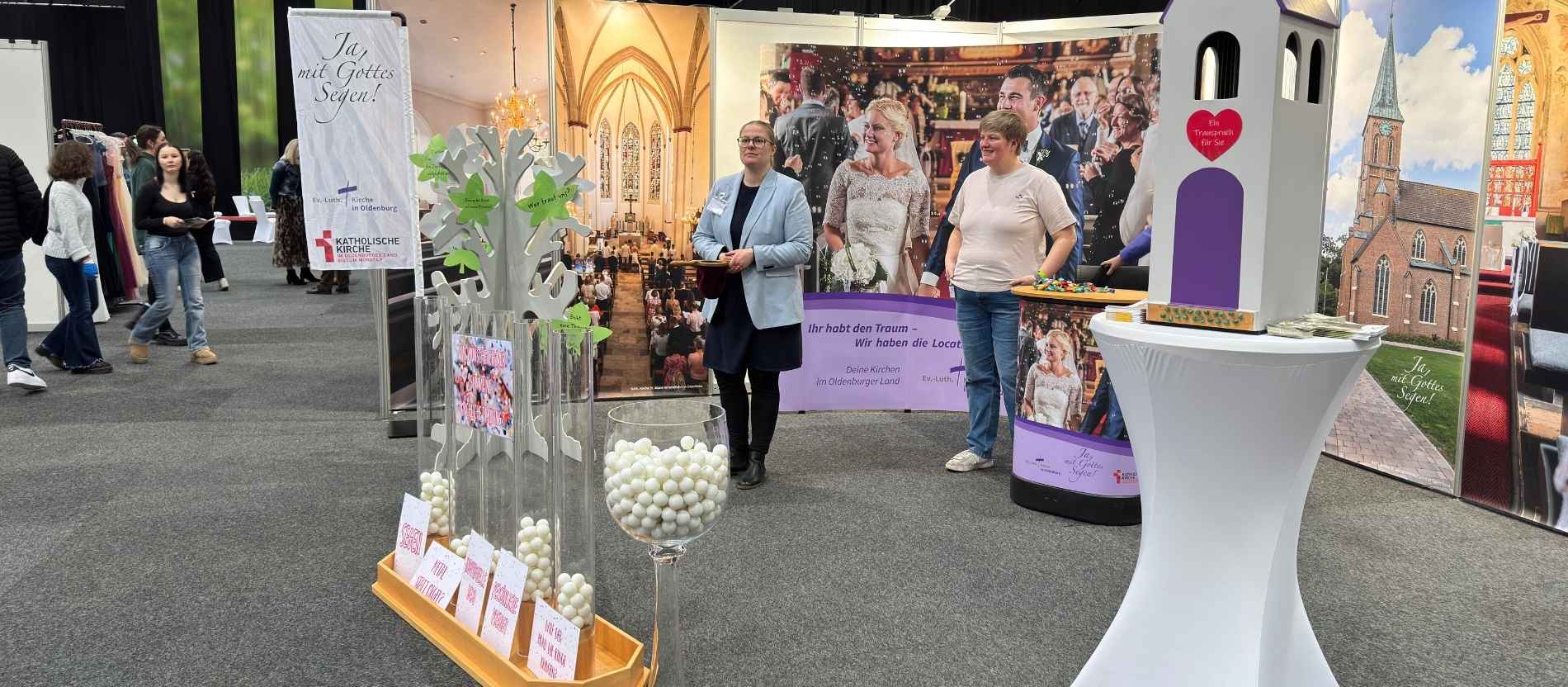 Der Stand der Kirchen im Oldenburger Land auf einer Hochzeitsmesse