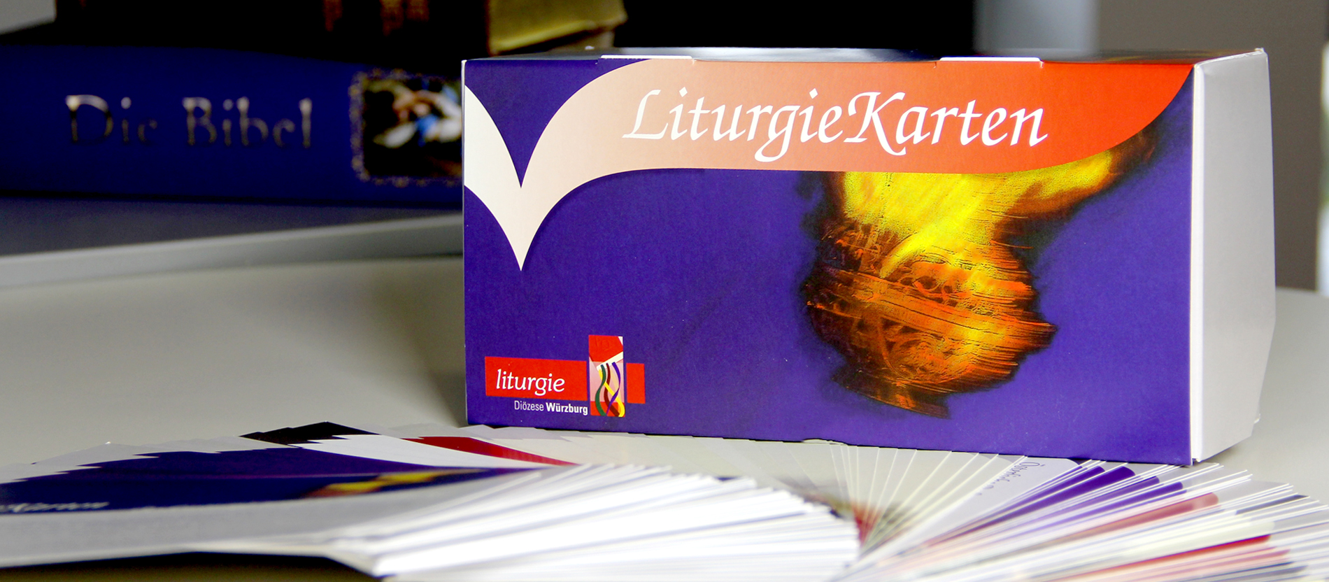 Eine Box mit bedruckten Karteikarten