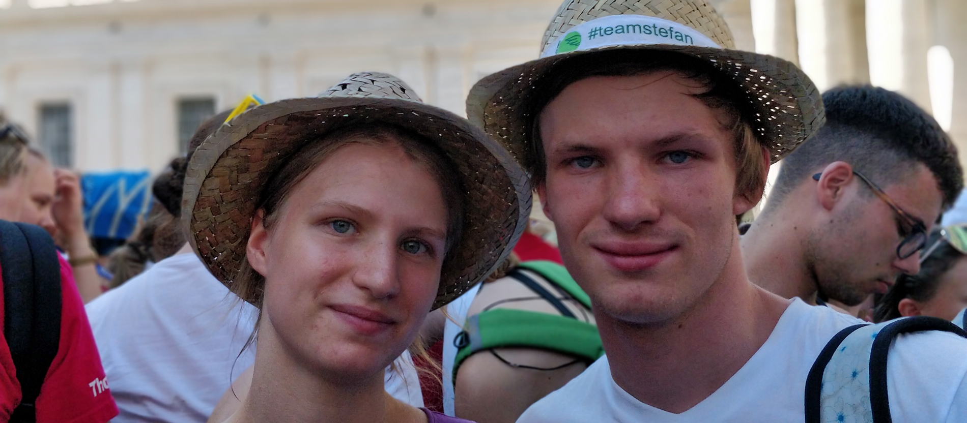 Das Mecklenburger Geschwisterpaar Anna (19) und Jan Julius (17) aus Rostock (Erzbistum Hamburg).