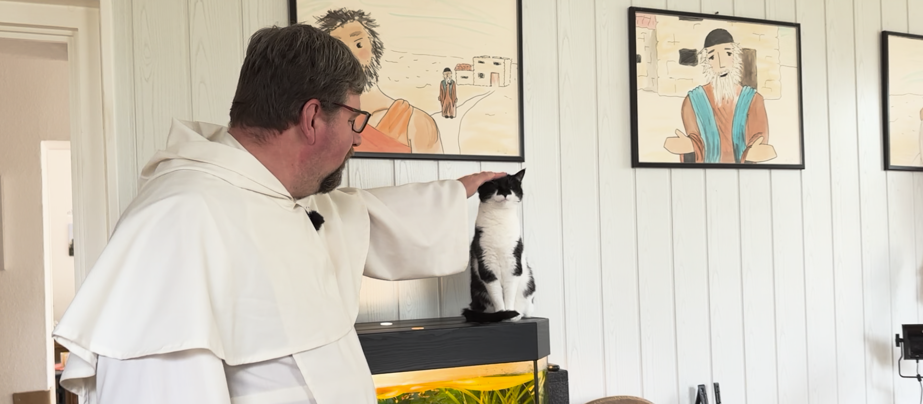 Pater Albert mit Katze