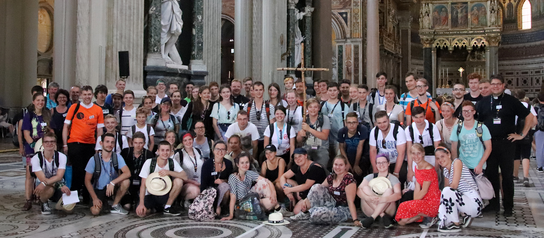 Die Teilnehmer der Siebenkirchenwallfahrt beim Gruppenbild in der Lateranbasilika.