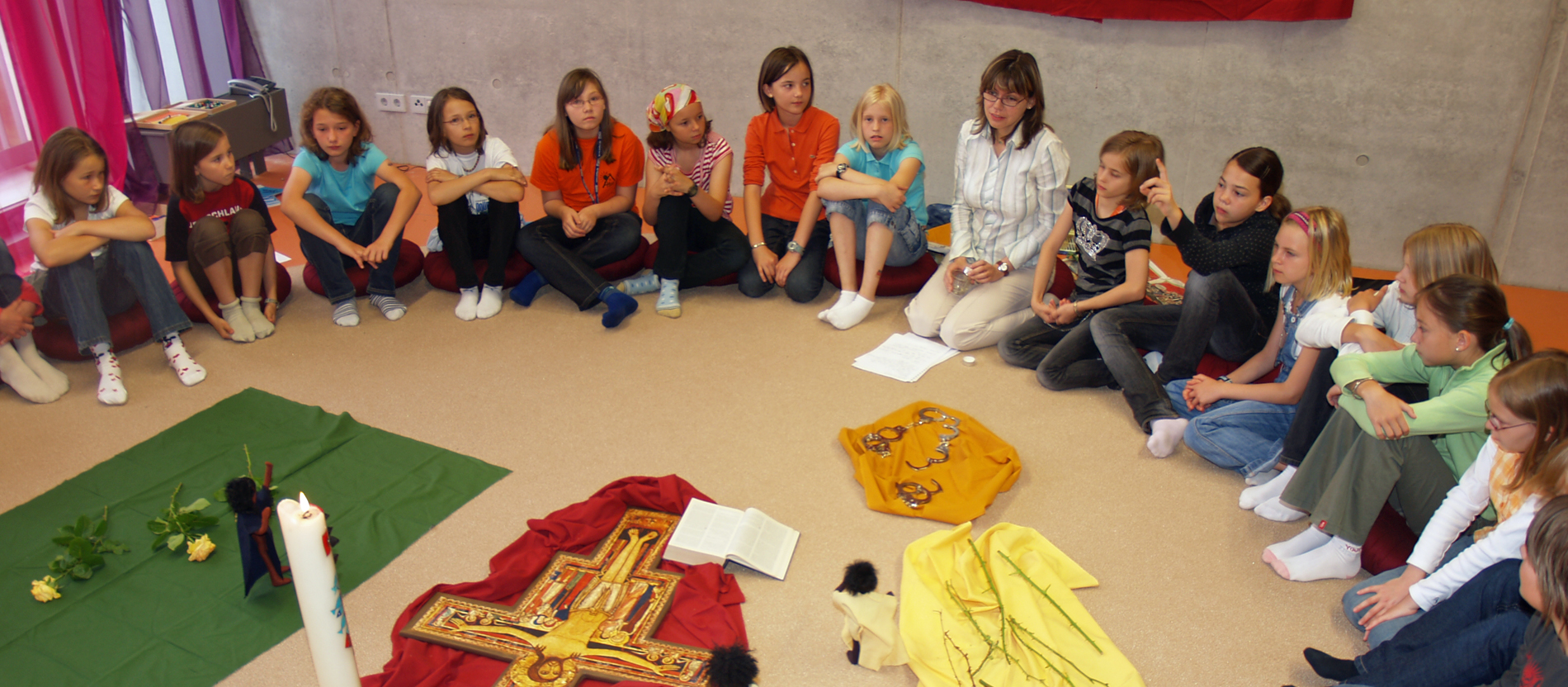 Sitzkreisgottesdienst in katholischer Schule