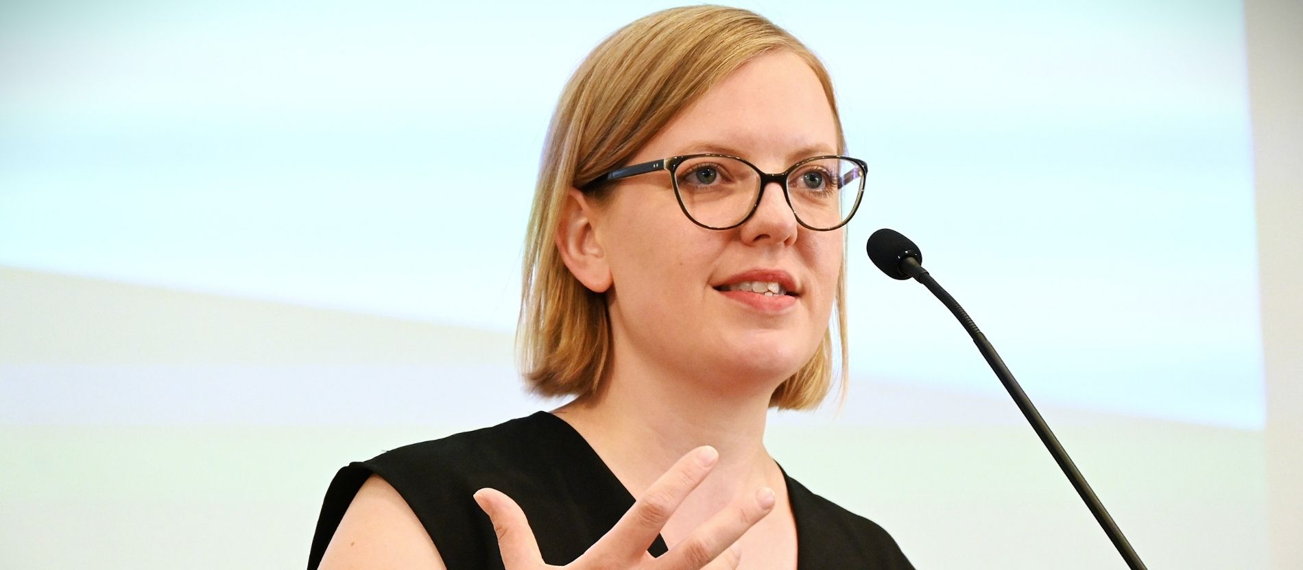 Die Salzburger Theologin Franca Spies spricht bei einem Vortrag im Rahmen der Salzburger Hochschulwochen