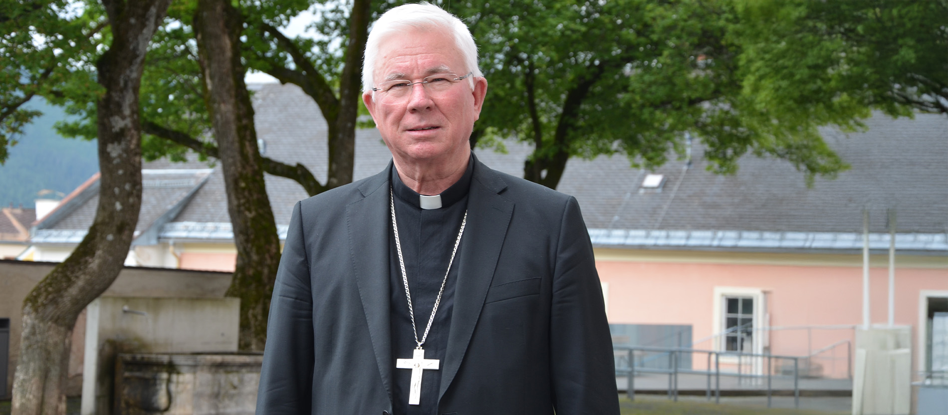 Salzburger Erzbischof Lackner pilgert zu Fuß nach Rom