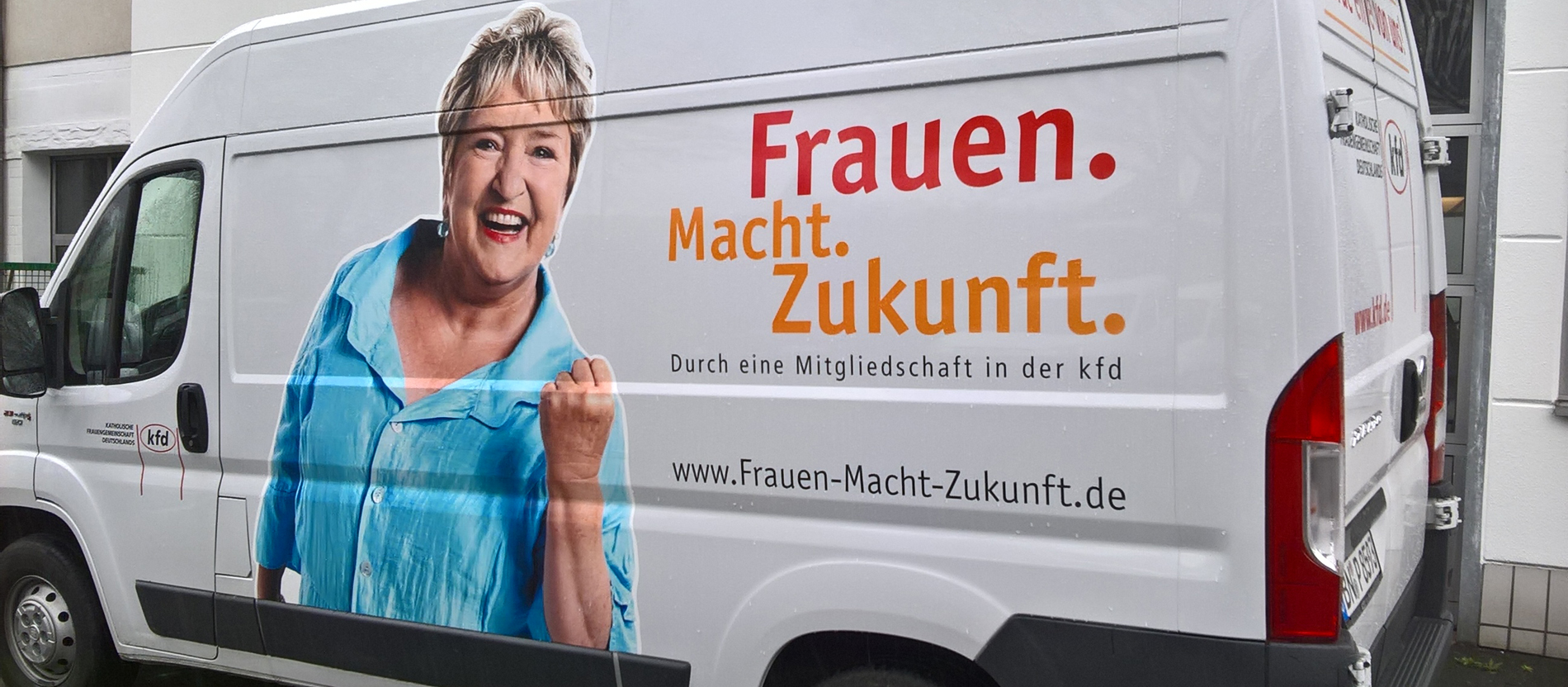 Das kfd-Mobil macht Werbung für den Frauenbverband
