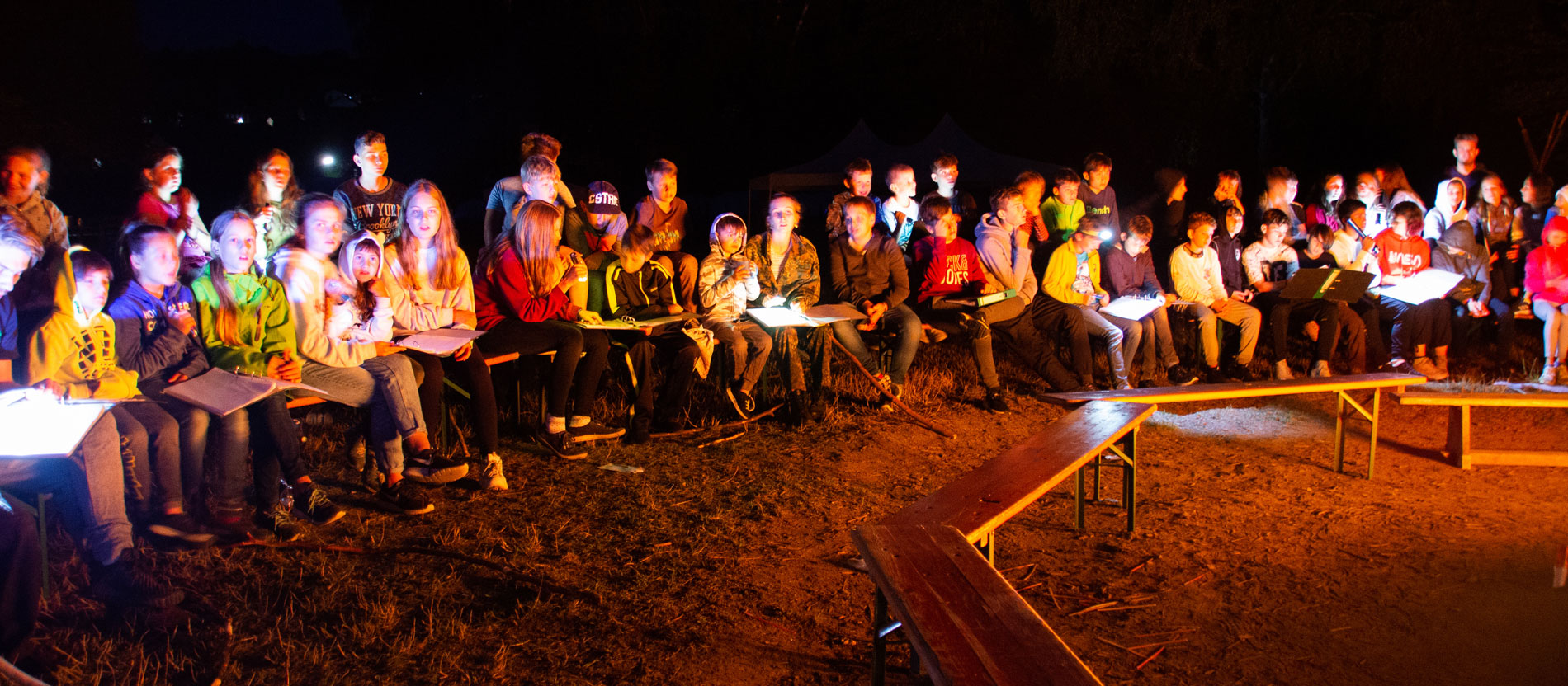 Singen am Lagerfeuer