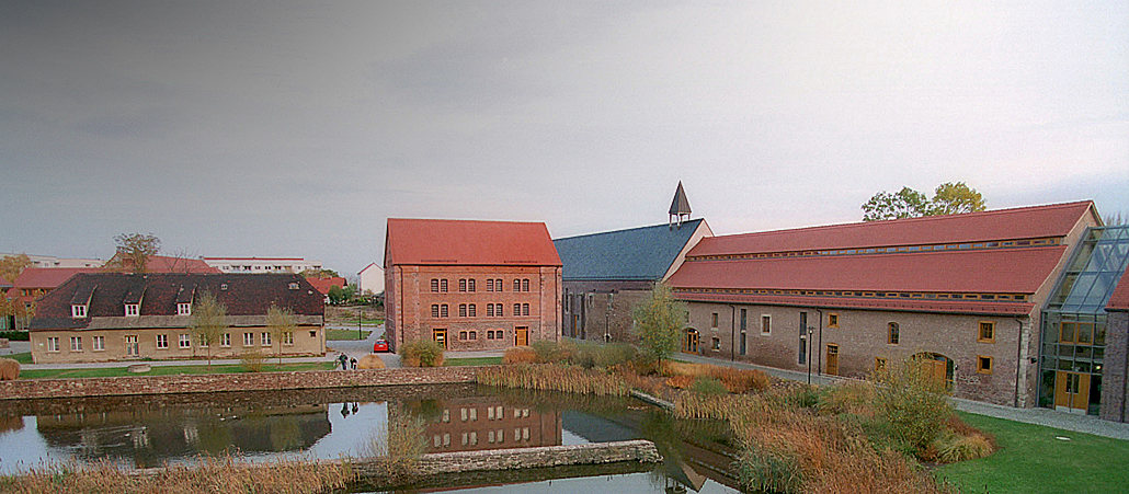 Kloster Helfta wurde 1229 gegründet und gehört seitdem dem Zisterzienserorden an. In den ersten hundert Jahren forschten und lehrten hier die heiligen Mechthild von Magdeburg, Mechthild von Hackeborn und Gertrud (die Große) von Helfta. Die Abtei war damit ein Zentrum der geistigen Frauenbewegung in Deutschland. Immer wieder wurde das Kloster in seiner Geschichte Opfer von Verwüstungen; auch die Reformation ging nicht spurlos an der Abtei im Luther-Geburtsort Eisleben vorbei.