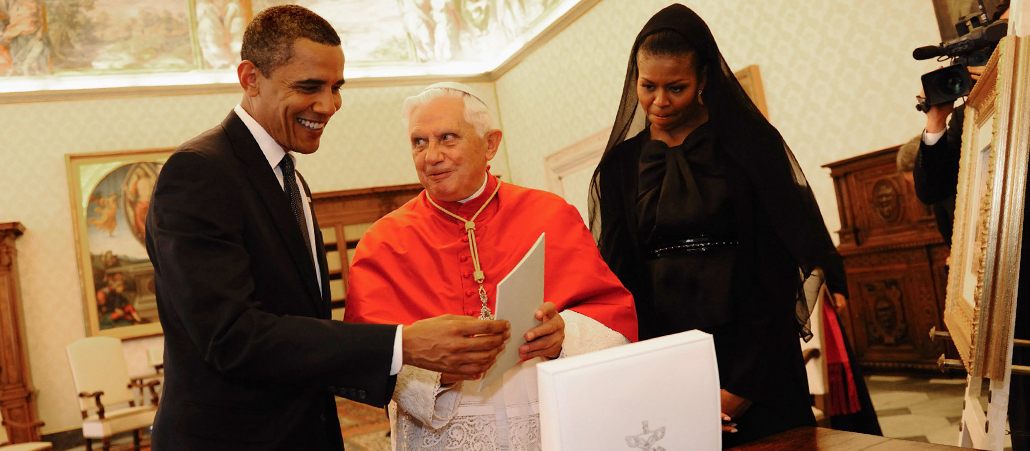 Als Papst ist Benedikt XVI. Oberhaupt des 0,44 Quadratkilometer kleinen Staates Vatikanstadt. Dieser Staat wird auf dem internationalen Parkett vom 