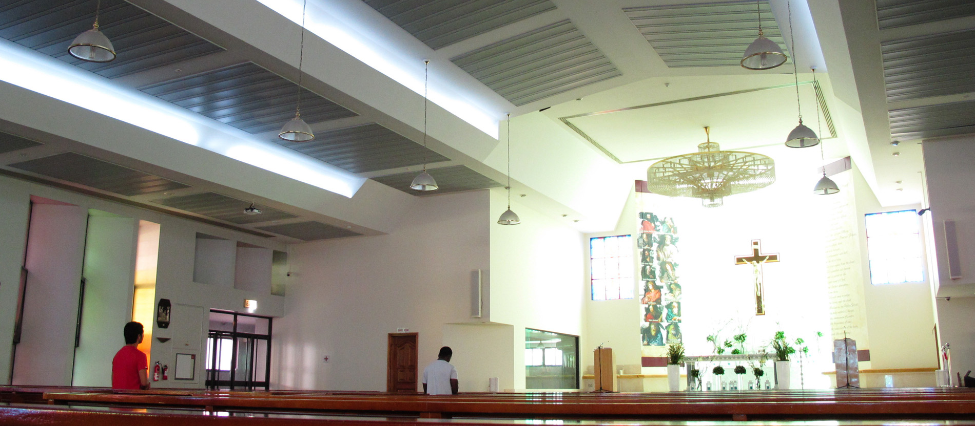 Blick in die Kirche Sankt Maria in Dubai