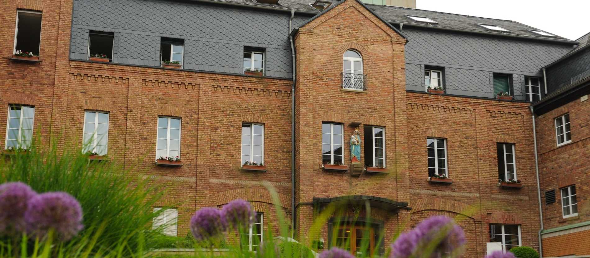 Der Haupteingang des Klosters Arenberg in Koblenz