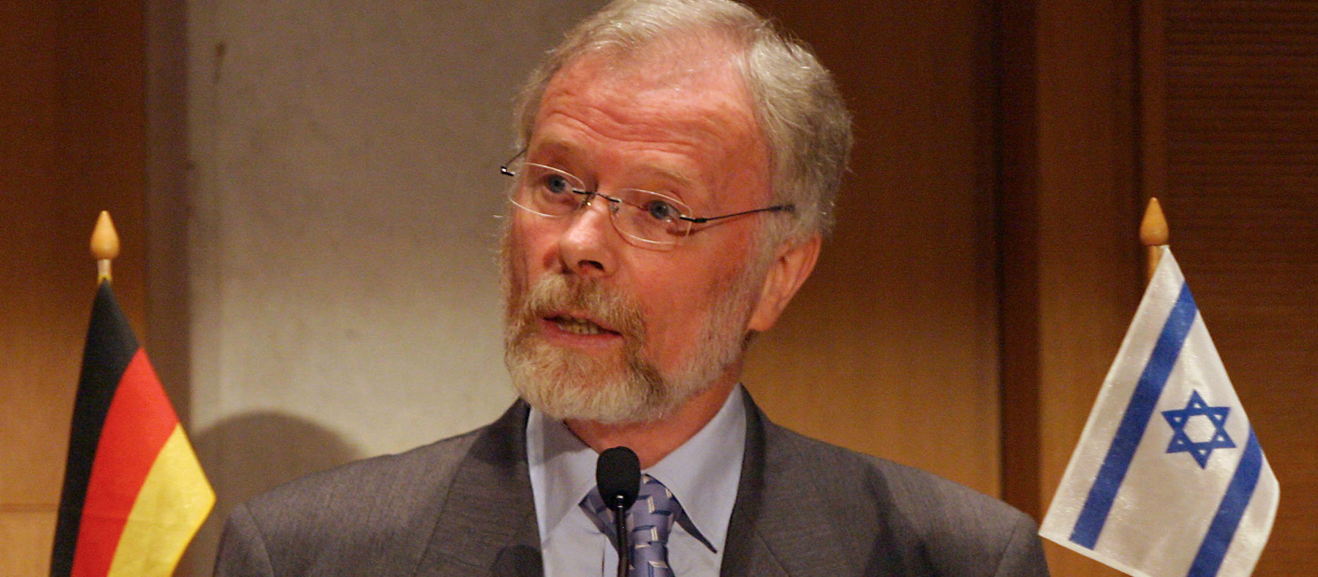 Hans Hermann Henrix im Porträt.