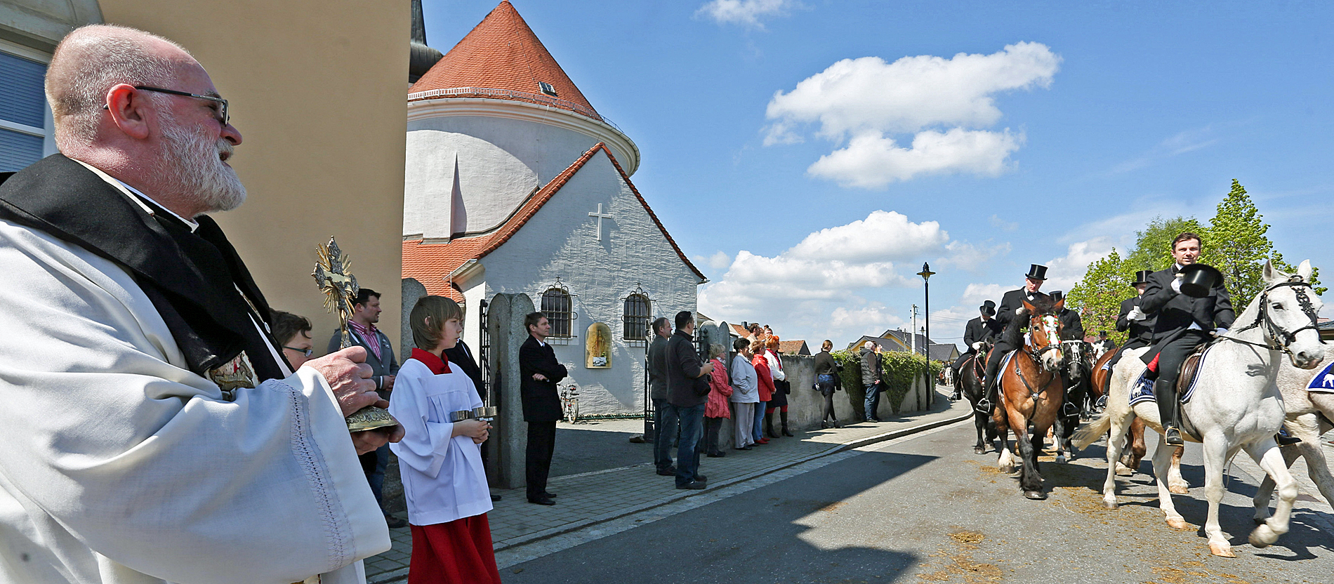 In den besuchten Gemeinden werden die Reiter beköstigt. Vor dem Weiterritt wird gemeinsam vor dem Friedhof oder in der Kirche gebetet und die Reiter werden vom Pfarrer gesegnet.