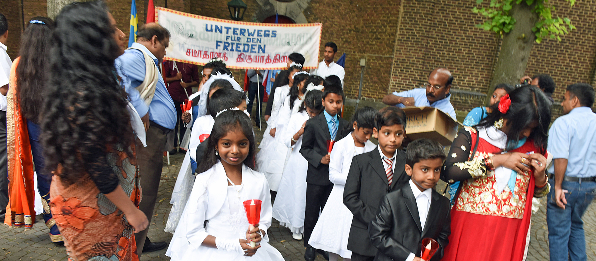 Erstkommunionkinder auf der Tamilenwallfahrt nach Kevelaer