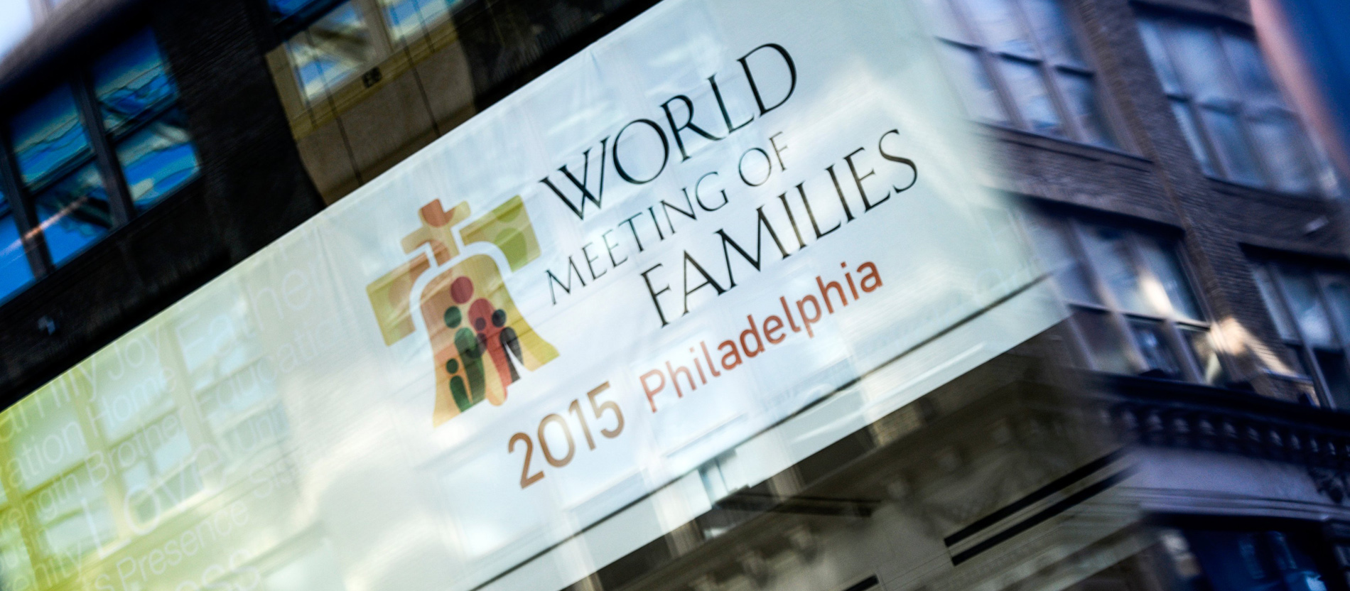 Plakat zum Weltfamilientreffen in Philadelphia. 