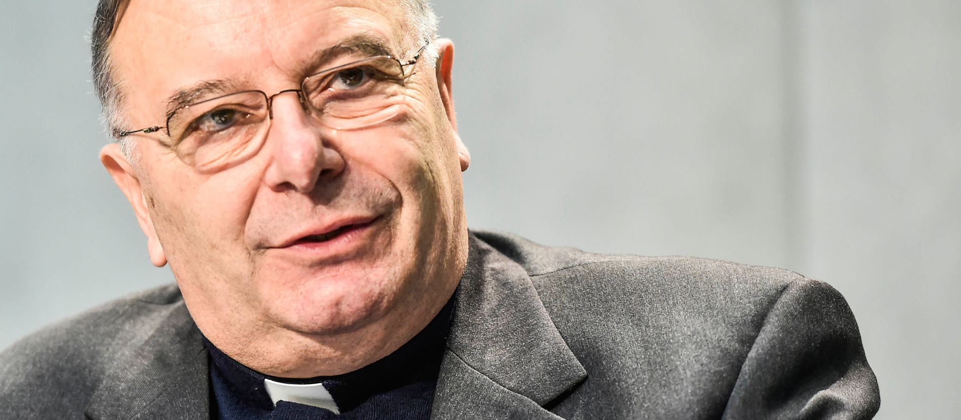 Erzbischof Francesco Montenegro im Porträt. 