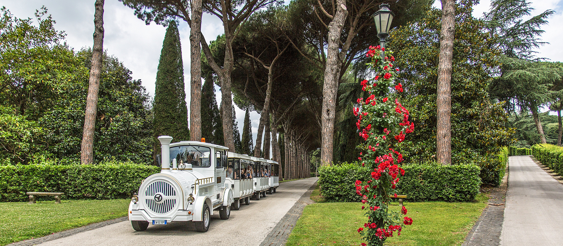 Touristenbahn in Gärten von Castel Gandolfo